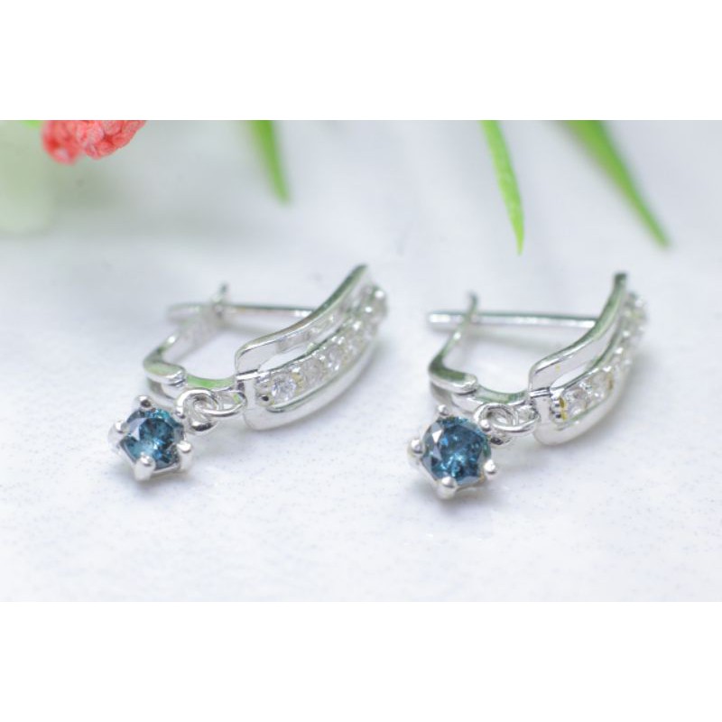 Anting wanita emas putih