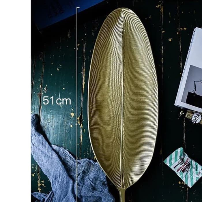 nampan motif daun panjang dan nanas size besar bahan mika keras warna gold