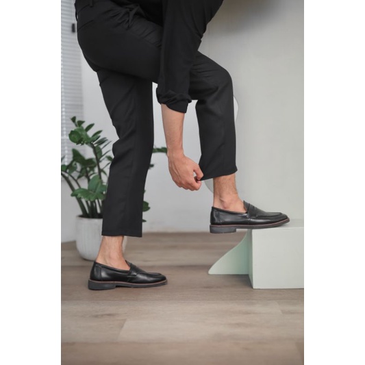 Mubeng Ankle Pants Hitam Slimfit