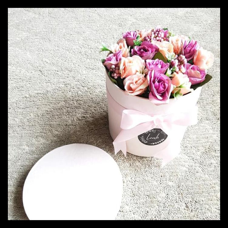 

FLOWER BOX / GIFT / HADIAH / VALENTINE / WISUDA / ULTAH / KADO / BUNGA BERKUALITAS