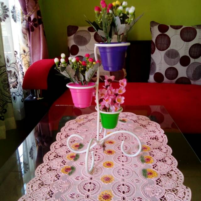 Stand pot meja tamu dari besi