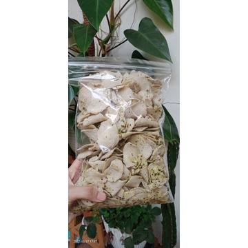 Basreng  Daun Jeruk 500gr Basreng  Original Daun Jeruk Basreng Bandung Basreng Bulat Kuliner Bandung  Basreng Cikruh Basreng Rujak  Basreng Ikan Tenggiri Basreng kiloan  Basreng Koin Bakso goreng  Oleh oleh Bandung Basreng Bulat Basreng Pedas-1