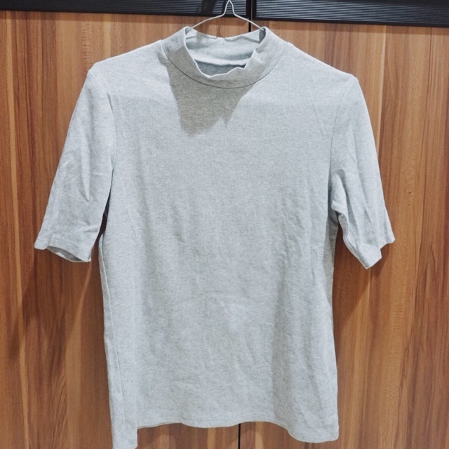 Atasan Top Turtle Neck Lengan Pendek Uniqlo