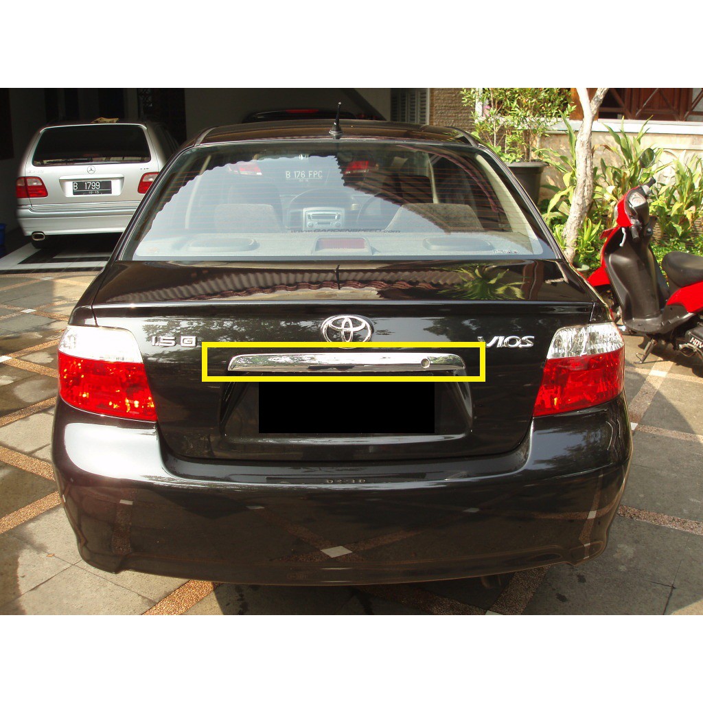 Lis bagasi vios limo lama warna krom trunklid list grill handle