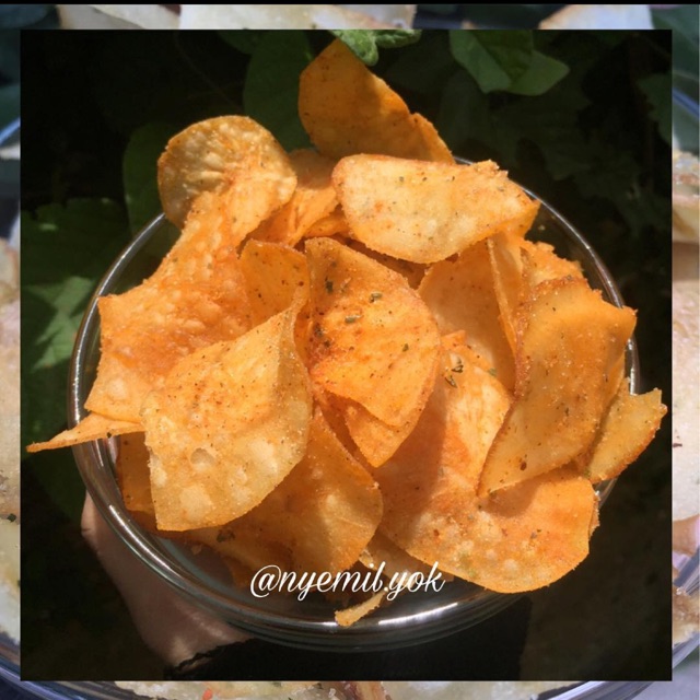 

Keripik singkong pedas manis daun jeruk