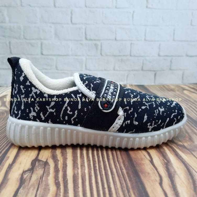 Sepatu Anak Sneakers Umur 1 2 Tahun HITAM - Sepatu Anak Sneakers Anti Licin Corak Alas Karet Size 22 - 23