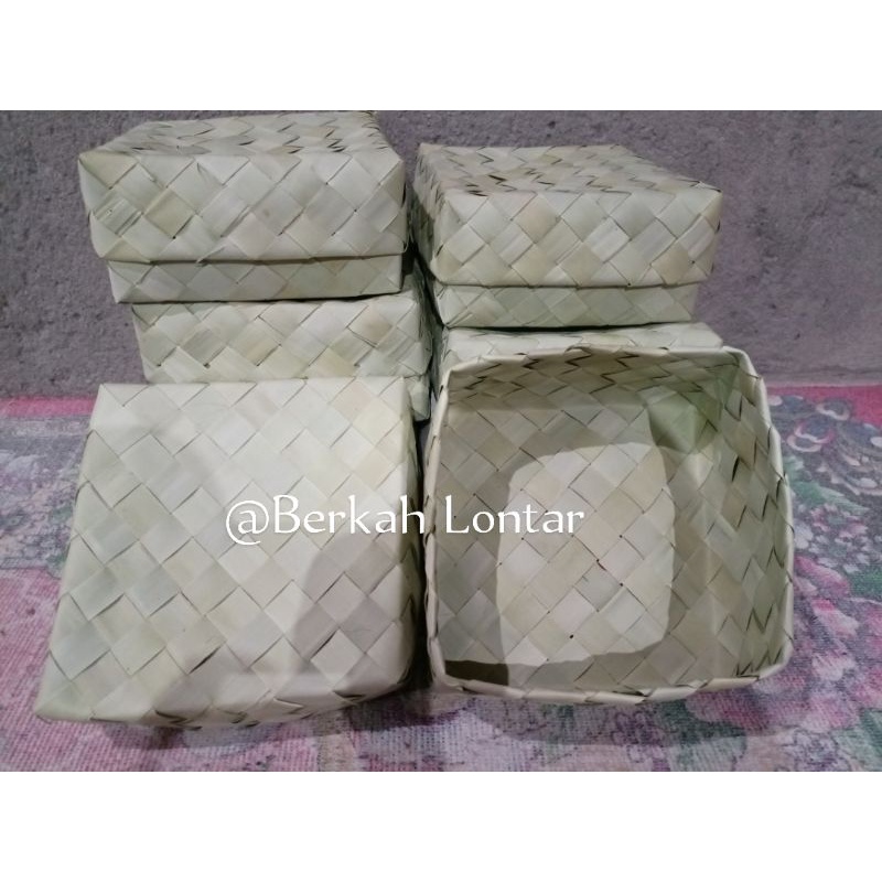 BESEK DAUN SIWALAN 22 X 22 cm  SEpasang(LONTAR) untuk WADAH MAKANAN