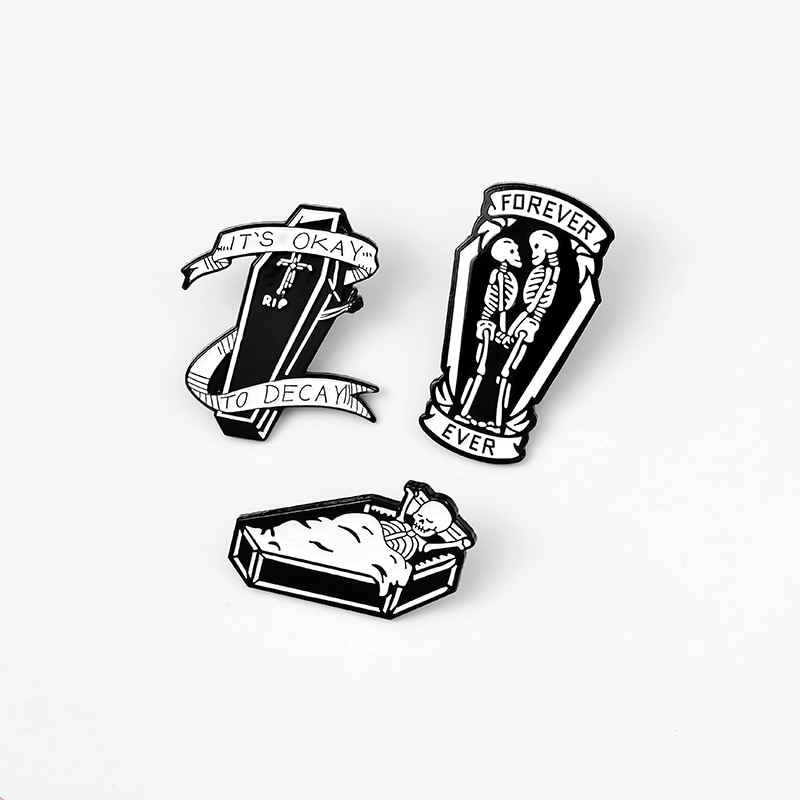 Bros Pin Enamel Bentuk Peti Mati Tulisan Stay in Coffin Untuk Hadiah Halloween