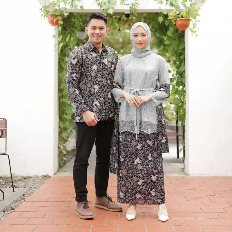 Kebaya wisuda kebaya tunangan kebaya modern couple keluarga modern couple kebaya couple brokat batik