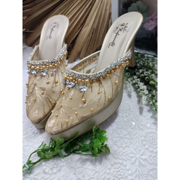 sepatu rafaizoutfit model syantika wrna gold tinggi 9cm lancip