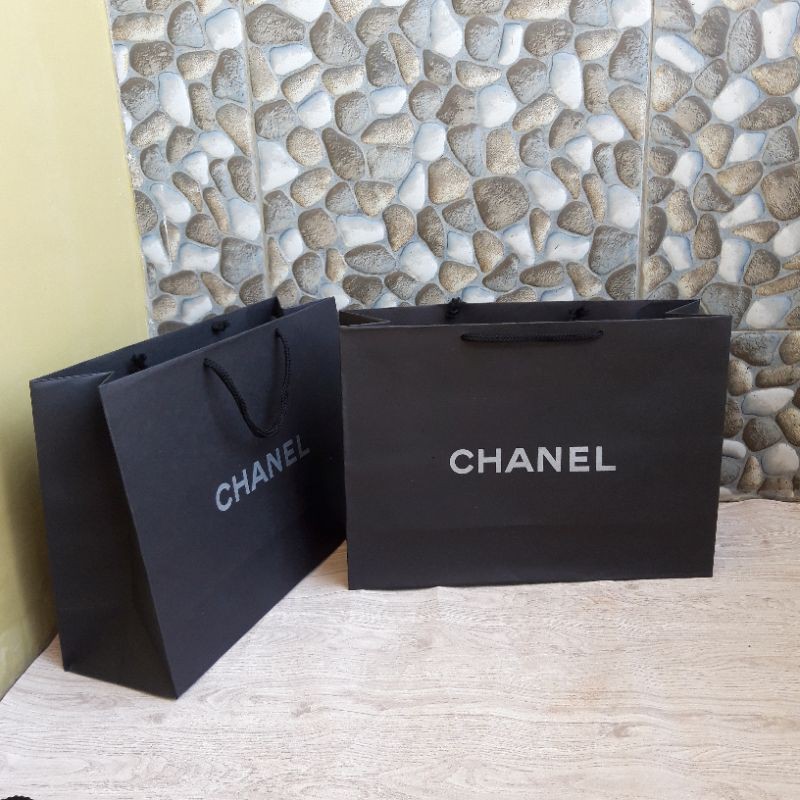 

Paperbag Chanel Hitam Muat Box Sepatu Pembungkus Tas Kotak Hadiah Shopping Bag Branded Besar