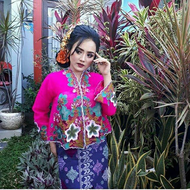 Kebaya Bordir Bali Bunga Kapas