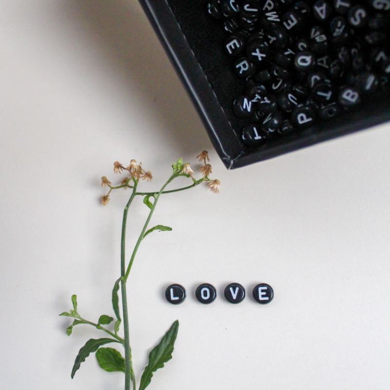 MANIK-MANIK / MOTE INISIAL BULAT PIPIH