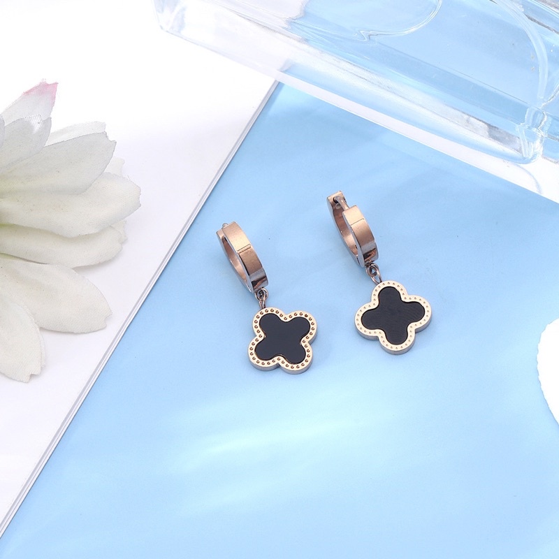 anting clover titanium diamonde