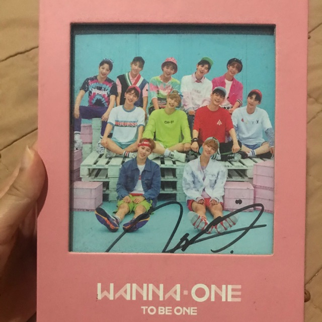 Album Wanna One To Be One (Minhyun Signed)