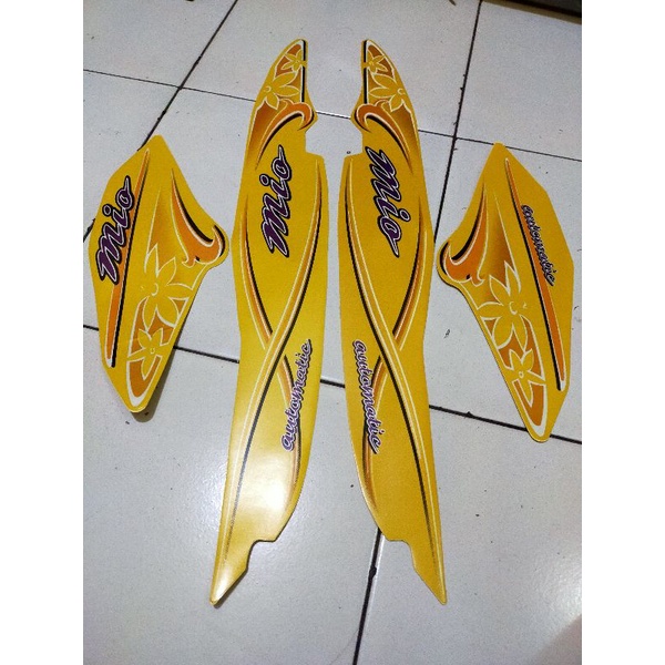 striping graphic strip Lis body Mio sporty kuning 2004 original lospak