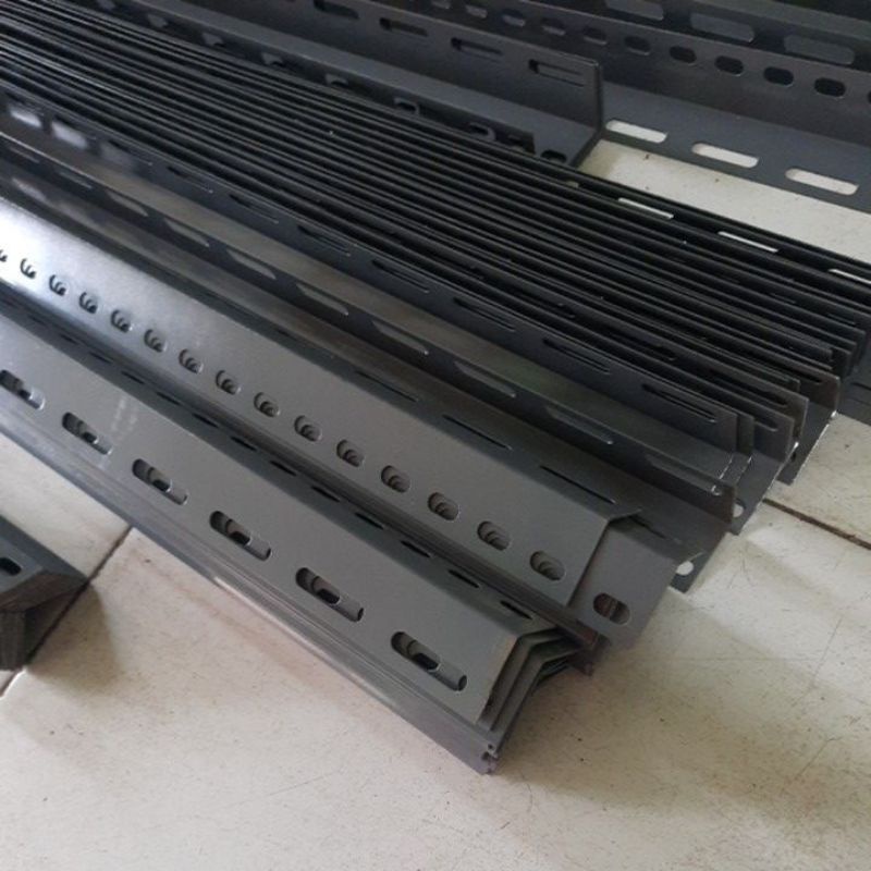 besi siku lubang 3,5x3,5,1mm.  per 1 batang