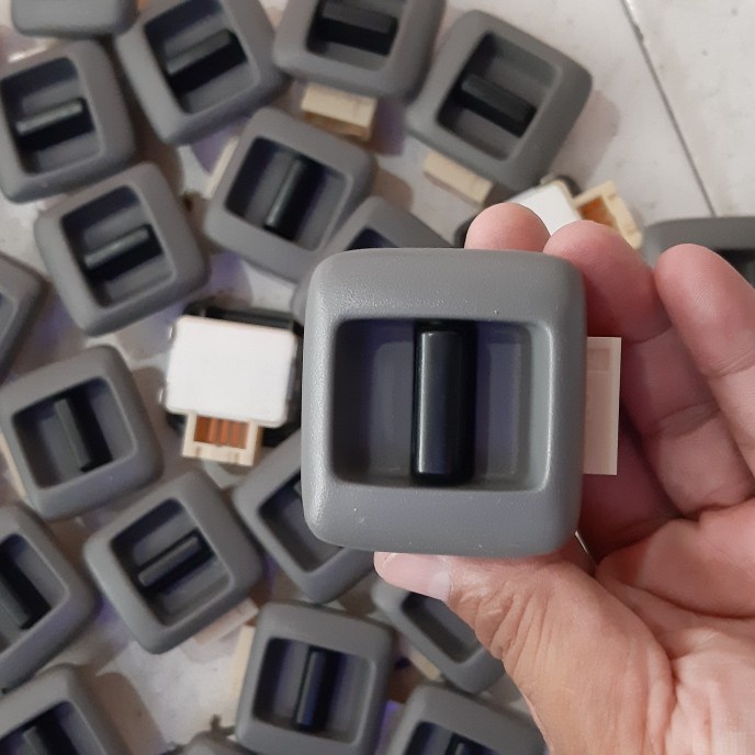 Saklar power window Toyota Soluna Pintu Belakang