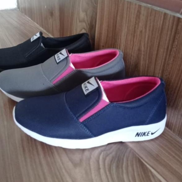 SEPATU SEKOLAH/OLAH RAGA WANITA HITAM POLOS MODEL TERBARU ✔