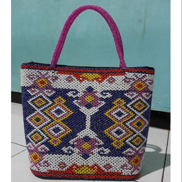 Tas manik khas Kalimantan