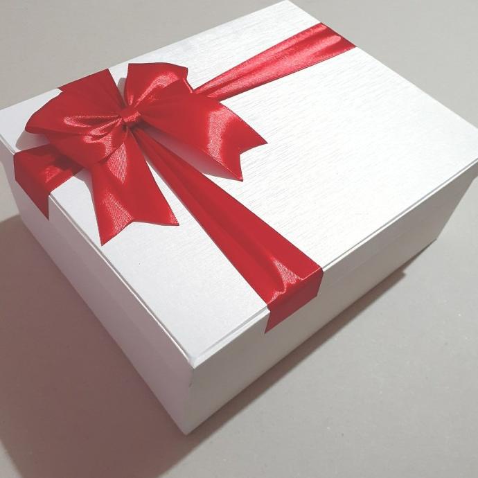 

[COD] MERAH PUTIH GIFT BOX CANTIK SPESIAL KOTAK HADIAH HAMPERS Volume 2 kg [COD]