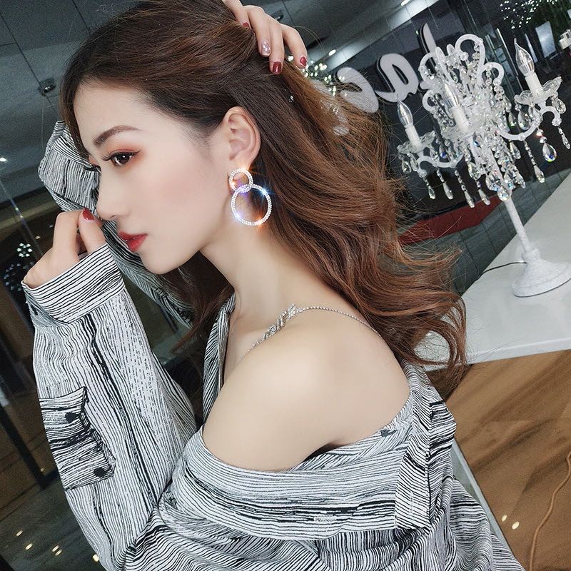 Anting Bulat Geometri Kristal Mewah untuk Wanita / Anting Bulat dengan Hiasan Kristal Gaya Korea