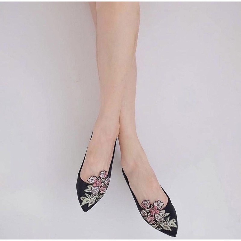 ittaherl black size 39 redi .hello kitty sz 39 heels . blair betty little dandelion willow