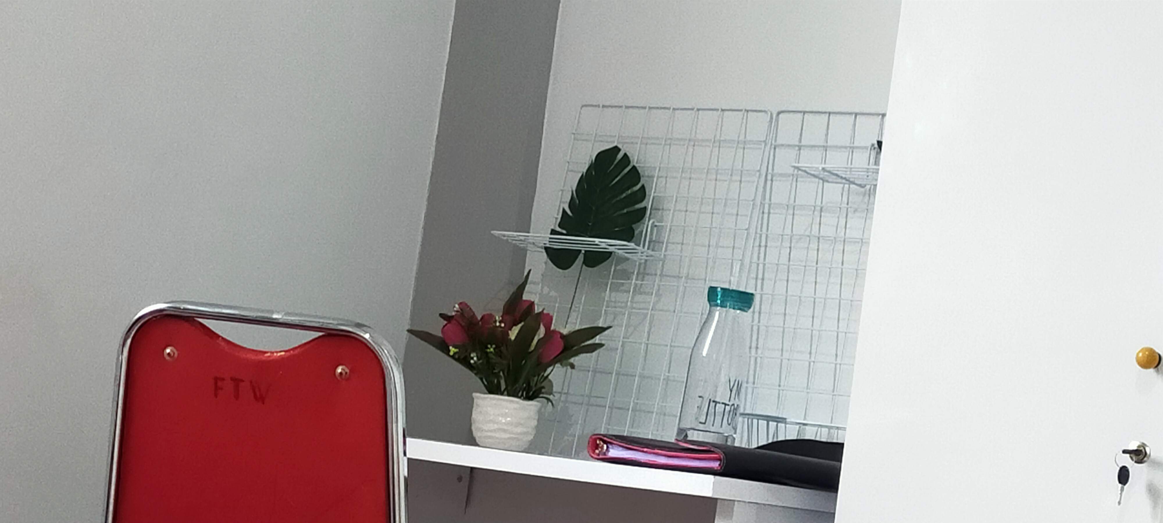 Kesi Putih / Kesi Hitam Keranjang Besi Gantung Serbaguna Rak Bumbu Dapur Wall Grid