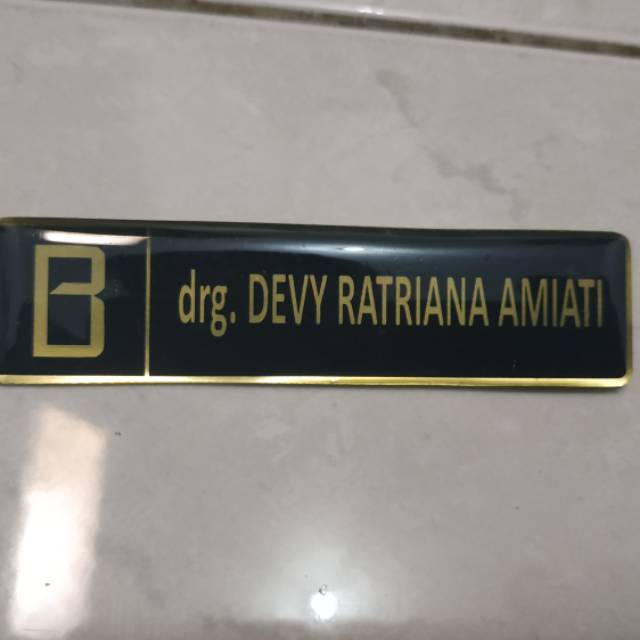 

SOUVENIR NAME TAG