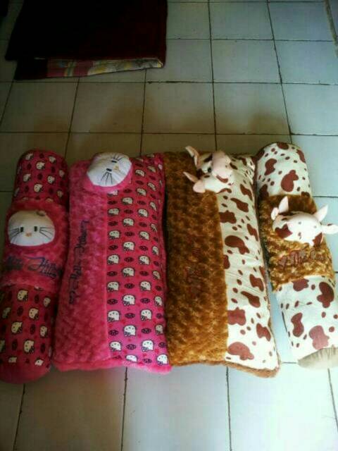 Boneka SATU Set Bantal DAN guling cinta karakter murah