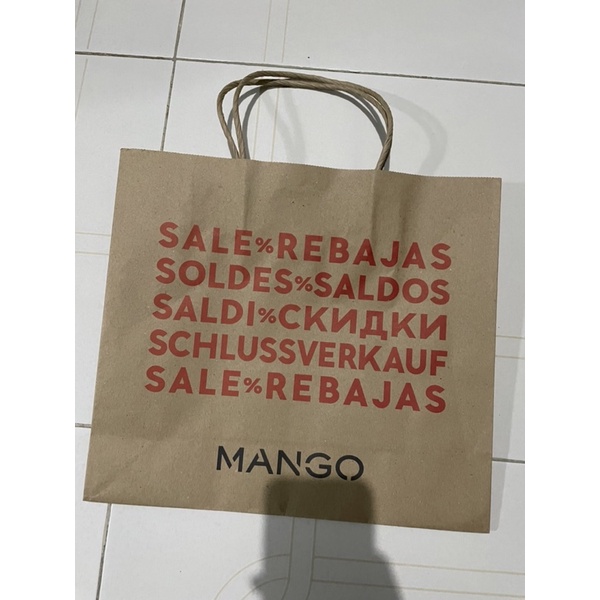 

Paperbag Hnm, Uniqlo, Pullnbear, Stradivarius, sociolla, bershka, Mango