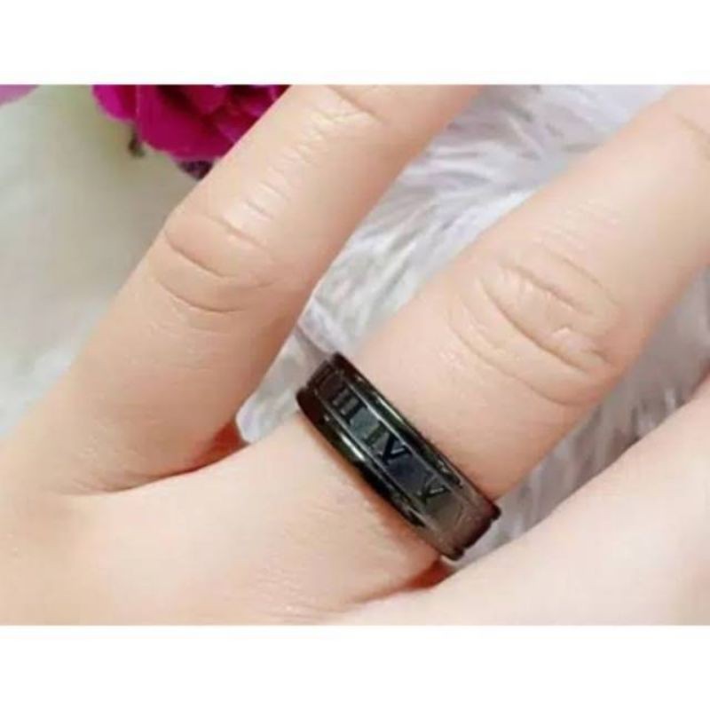 Cincin titanium couple motif romawi warna hitam termurah