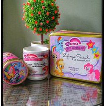 

Hampers souvenir ultah