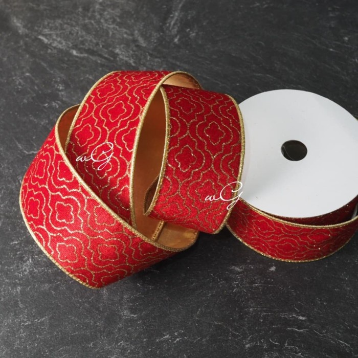 

Pita Bludru Motif Gliter Bunga - Merah; Lebar 6.3 Cm; Panjang 10 Yard 036
