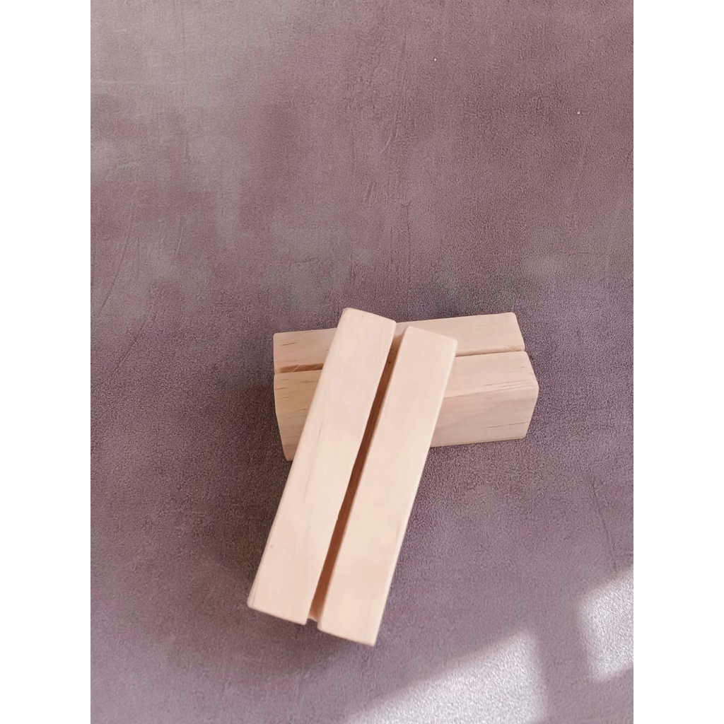 Dudukan akrilik,stand akrilik,stand kayu,tag holder kayu