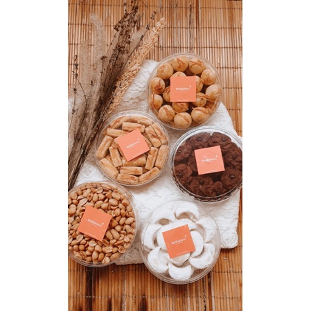 

Kue Kering Nastar/Kastangel/Putri Salju/Semprit coklat/Kacang