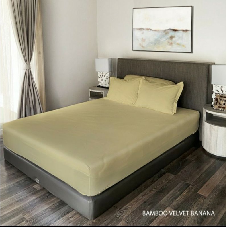 King Rabbit Sprei Single & Sarung Bantal Guling Motif Bamboo Velvet Banana