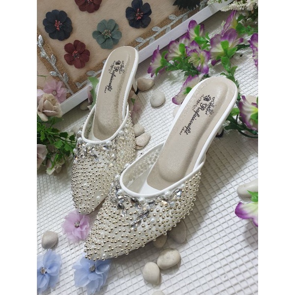 sepatu larrisma putih tinggi 5cm