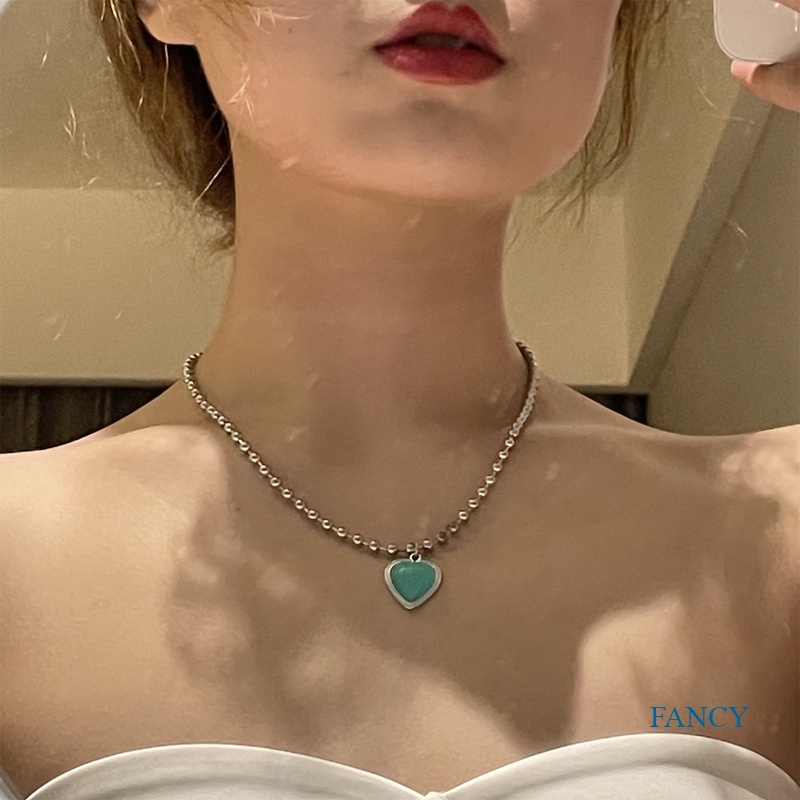 Kalung Rantai Desain Hati Hollow Aksen Berlian Gaya Retro Korea Untuk Wanita