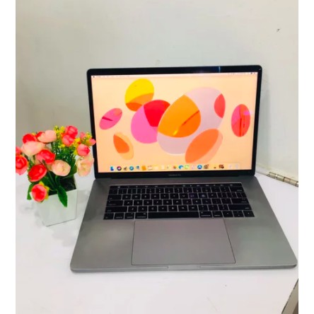 Second Macbook Pro 15inch Touchbar 2016/2017 Space Grey A1707 Core i7 2.6GHz ram 16gb ssd 256gb