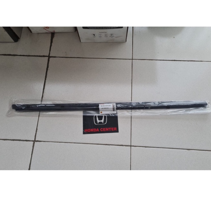 pelipit karet kaca pintu luar weather strip luar depan honda jazz s rs  2008 2009 2010 2011 2012 2013  2014 72450-TG0-T01 72410-TG0-T01