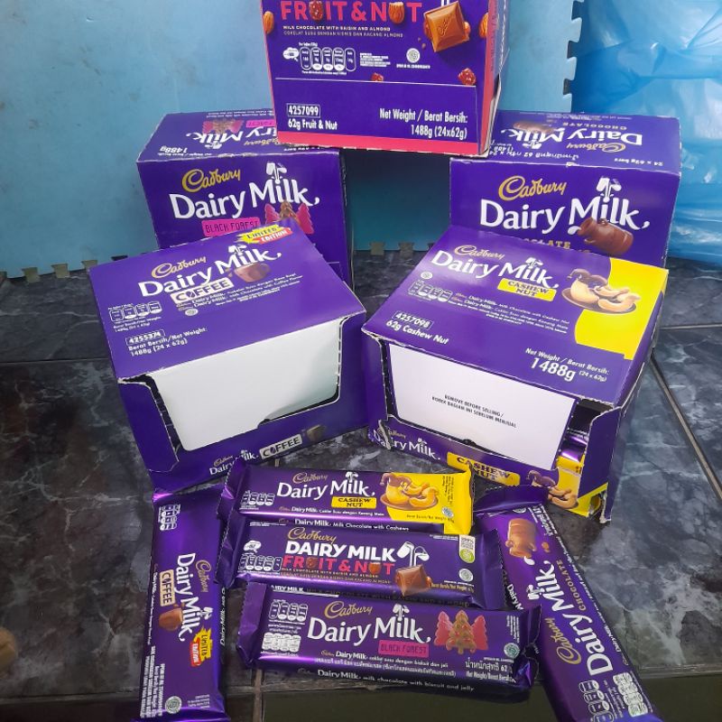 

CADBURY DAIRY MILK 62GR 1 BOX ISI 24PCS COKLAT SUSU CASHEW NUT BLACK FOREST FRUIT CHOCOLATE