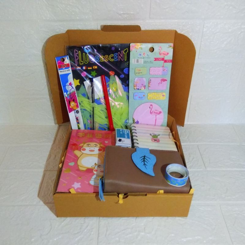 

Hampers / Kado / Gift Box Dompet