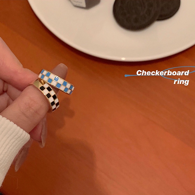 Cincin Model Terbuka Desain Papan Catur Warna Hitam Biru Adjustable Untuk Wanita Korea Dalika