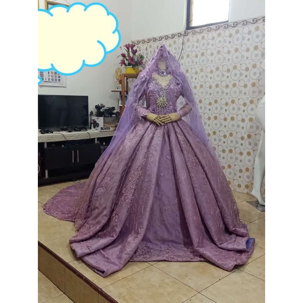gaun pengantin ekor jumbo