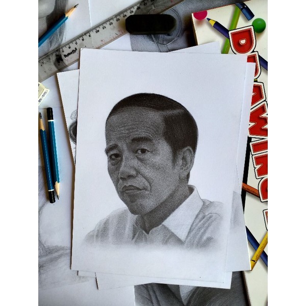 

Sketsa wajah handmade Hitam putih ukuran kertasA4 21 x30cm