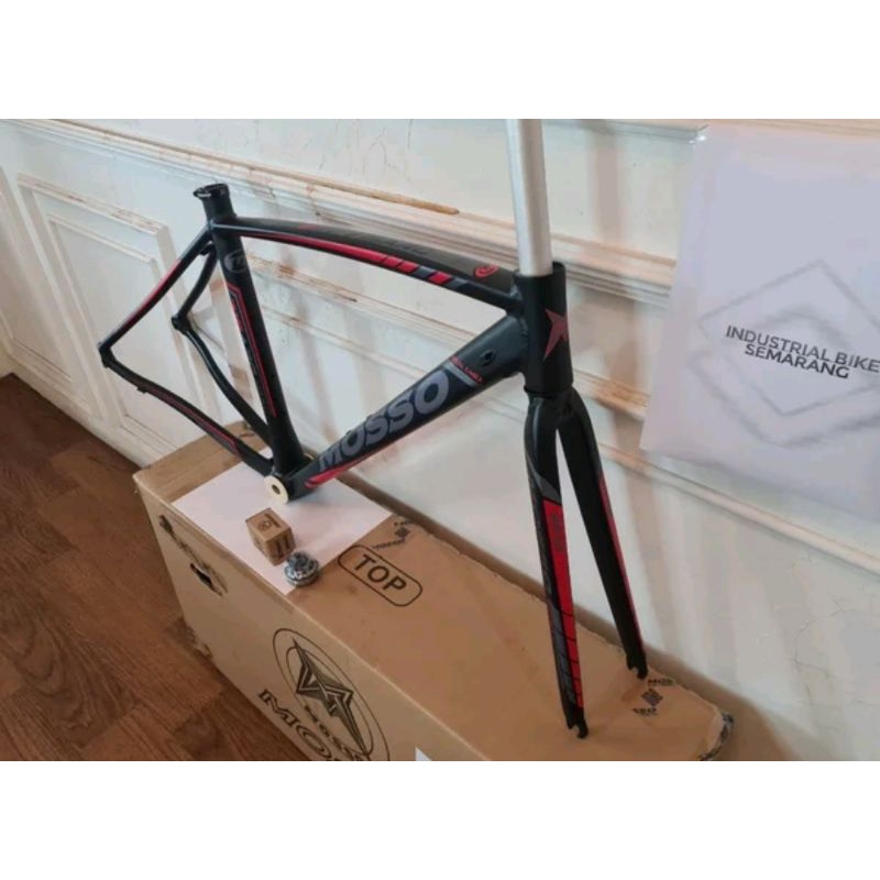 Frame Roadbike Mosso 715ARC Size 450mm Warna Hitam Merah . Rangka Sepeda Balap Road Bike 715 ARC Size Ukuran 45cm 450 mm