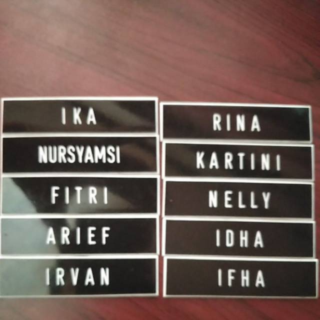 

Name Tag /Papan Nama GRAFIR Peniti (hitamputih)