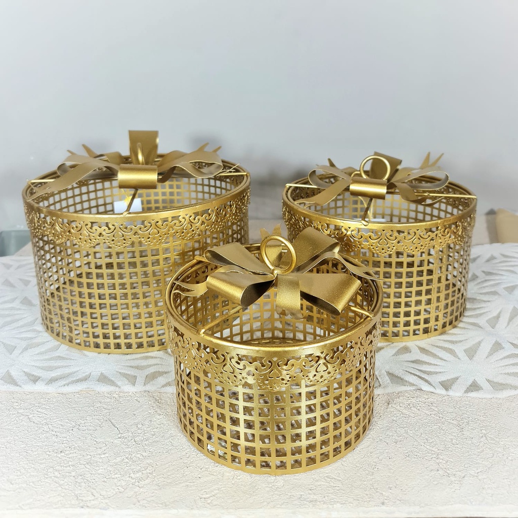 

Box Gift Bulat Gold Import - kode FA1215