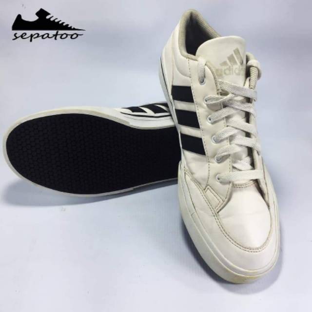Sepatu branded original second/bekas adidas